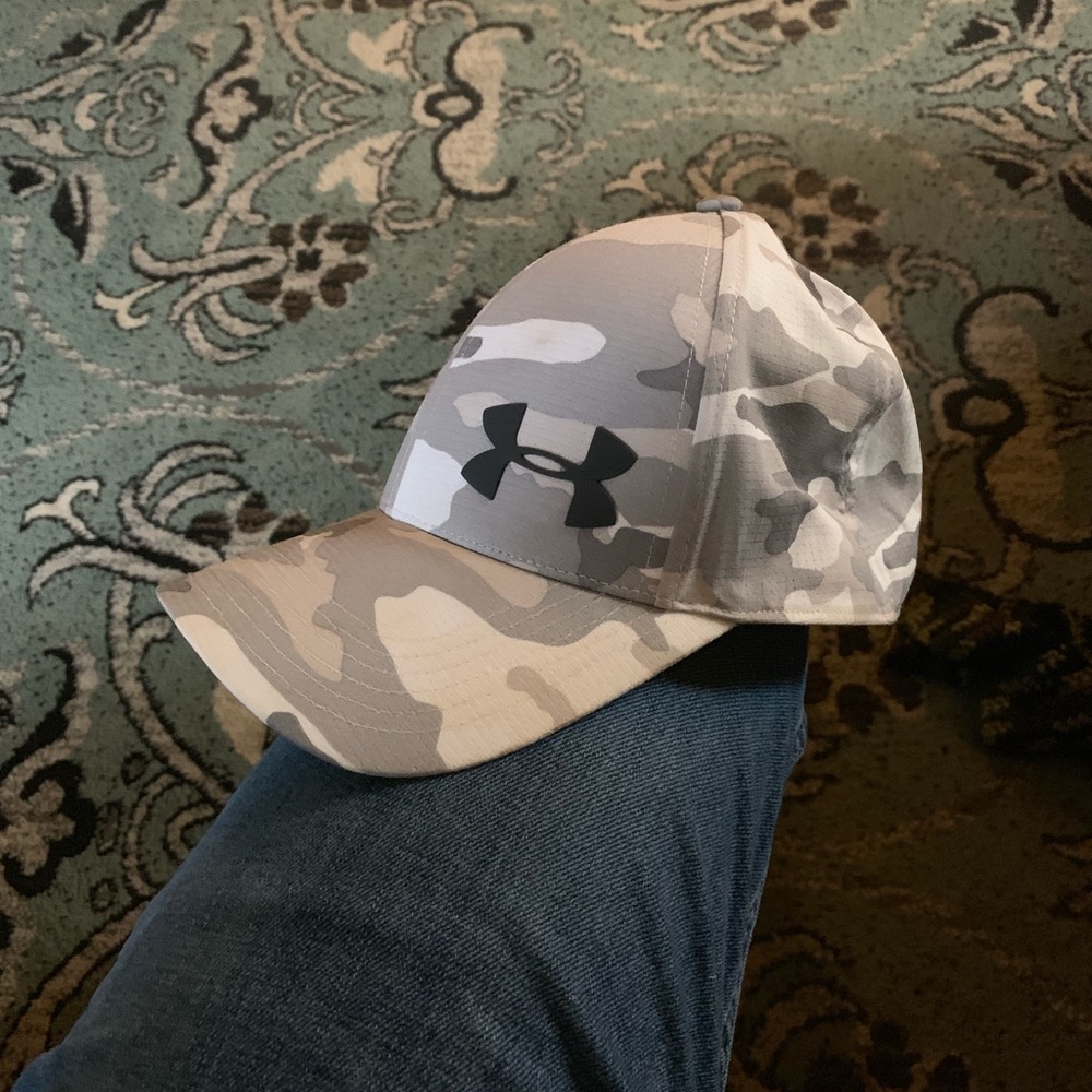 Brand new M/L under armor hat